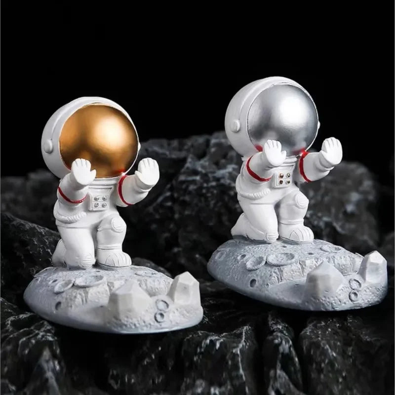 Spaceman Desk Phone Holder – Nordic Astronaut Decor Stand