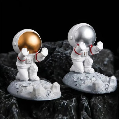 Spaceman Desk Phone Holder – Nordic Astronaut Decor Stand