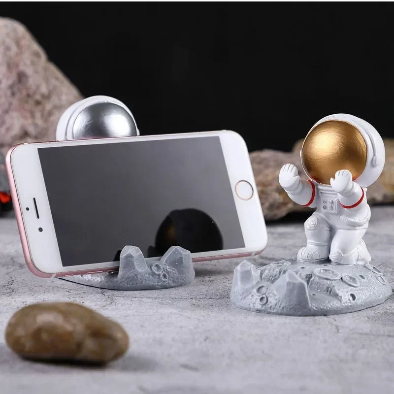 Spaceman Desk Phone Holder – Nordic Astronaut Decor Stand