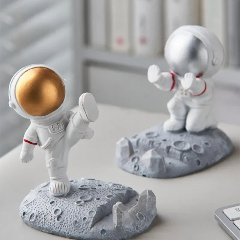 Spaceman Desk Phone Holder – Nordic Astronaut Decor Stand