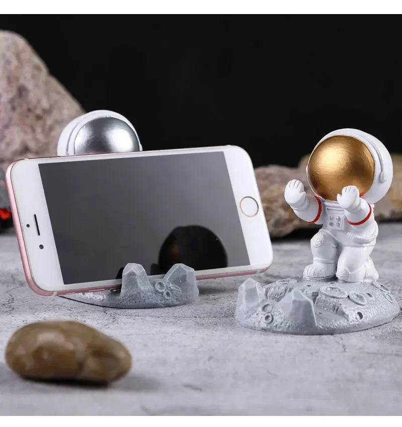 Spaceman Desk Phone Holder – Nordic Astronaut Decor Stand