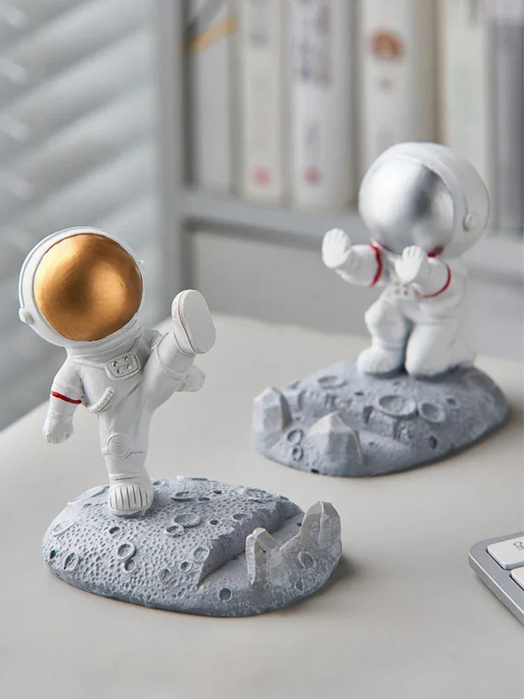 Spaceman Desk Phone Holder – Nordic Astronaut Decor Stand
