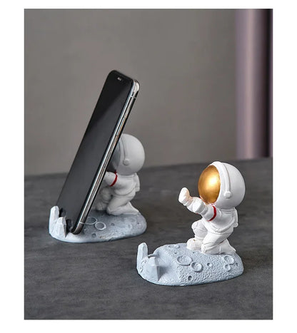 Spaceman Desk Phone Holder – Nordic Astronaut Decor Stand